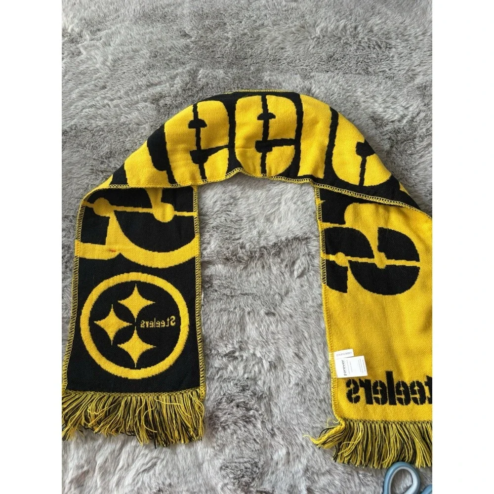 NFL apparel scarf Pittsburgh Steelers New with tags